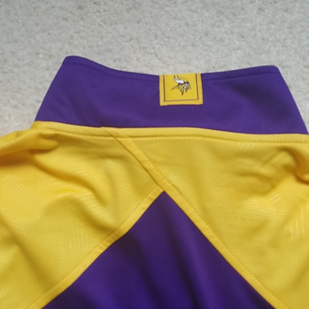 Minnesota Vikings top - Picture 9 of 13